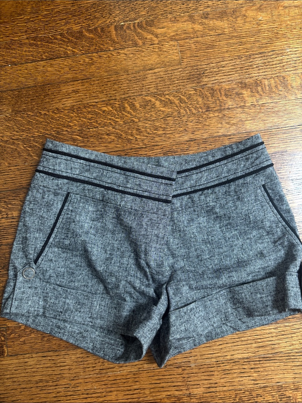 DO+BE Gray Tailored Women’s Shorts with Black Trim